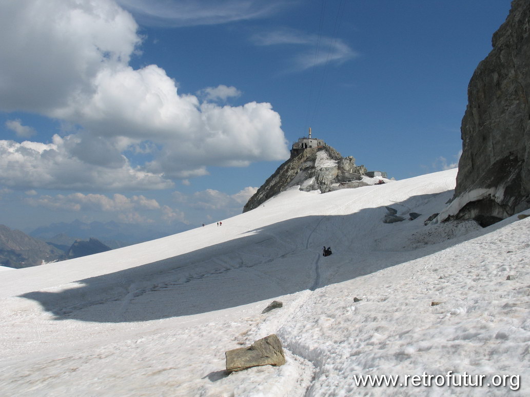 Punta Helbronner und Umgebung : 2006_07_22-23_153_CourmayeurCerviniaLiftology.JPG