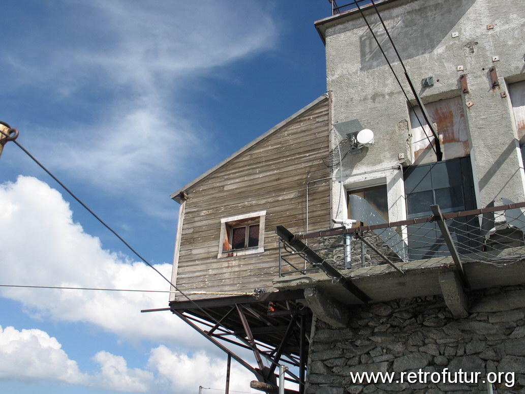 Punta Helbronner und Umgebung : ##2006_07_22-23_168_CourmayeurCerviniaLiftology.JPG##