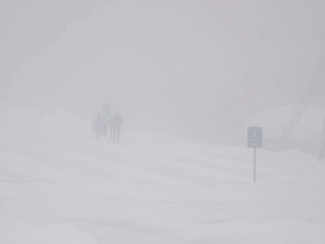 Der Tiroler Wetterbericht war mal wieder ziemlich daneben (Wetterzentrale.de scheint genauer zu sein). Grau in Grau war es draußen. (8.0 KByte) Wie aus dem Prospekt : Der Tiroler Wetterbericht war mal wieder ziemlich daneben (Wetterzentrale.de scheint genauer zu sein). Grau in Grau war es draußen.