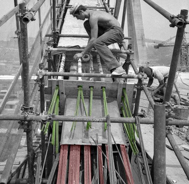 FB_unknown_author_crop_color_640.jpg (84863 bytes)