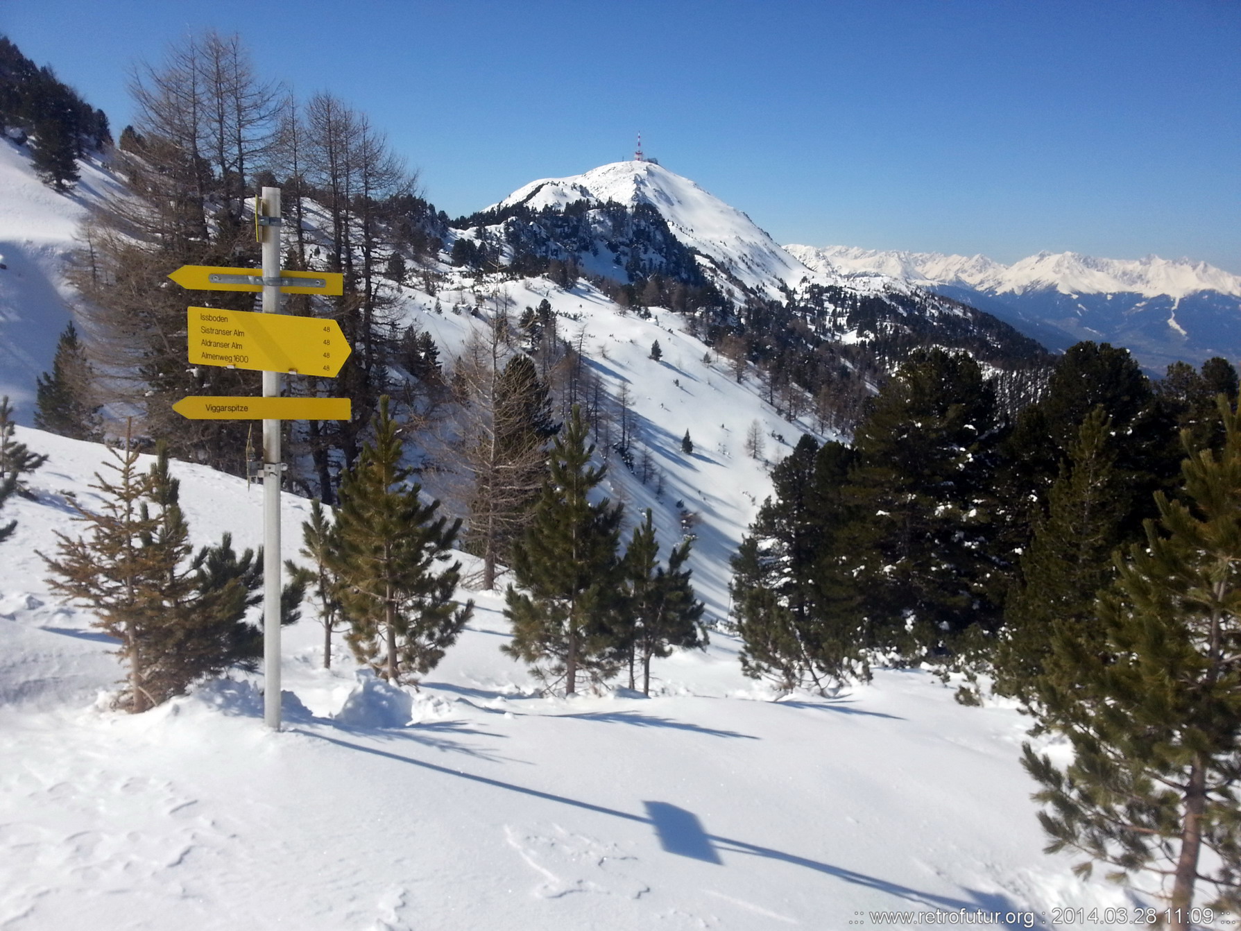 Skitour vs. Industrieski am Beispiel der Querung vom Glungezer Gipfel über Zirbenweg bis hinab nach Igls : Am Zirbenweg der Blick zum Patscherkofel in Bildmitte.