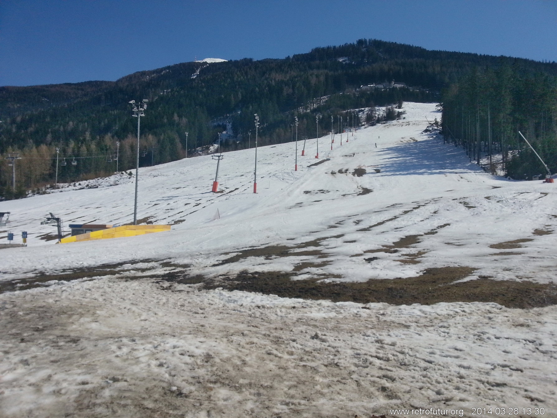 Skitour vs. Industrieski am Beispiel der Querung vom Glungezer Gipfel über Zirbenweg bis hinab nach Igls : Der Olex Skilift ist bereits abgebügelt. Hingegen findet am 28.3.2014 weiterhin Skibetrieb mit dem Olympiaexpress Sessellift statt.