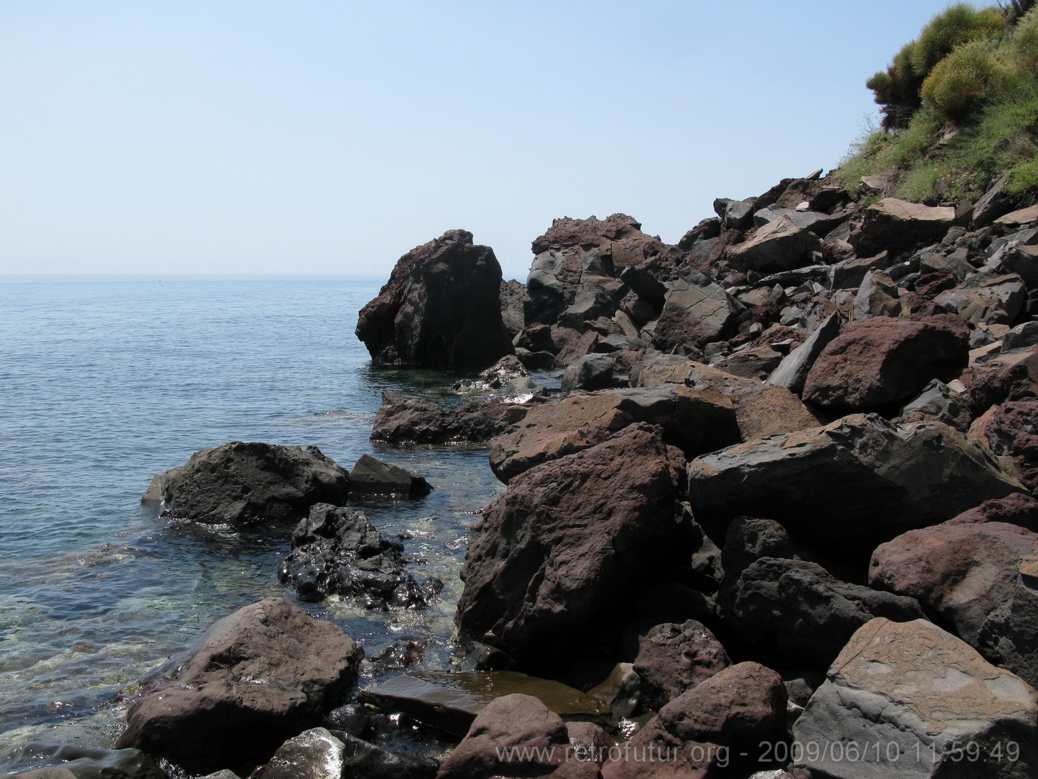 10.8: Hiking around the island and ontop of volcano Stromboli : From boulder to boulder to boulder ...