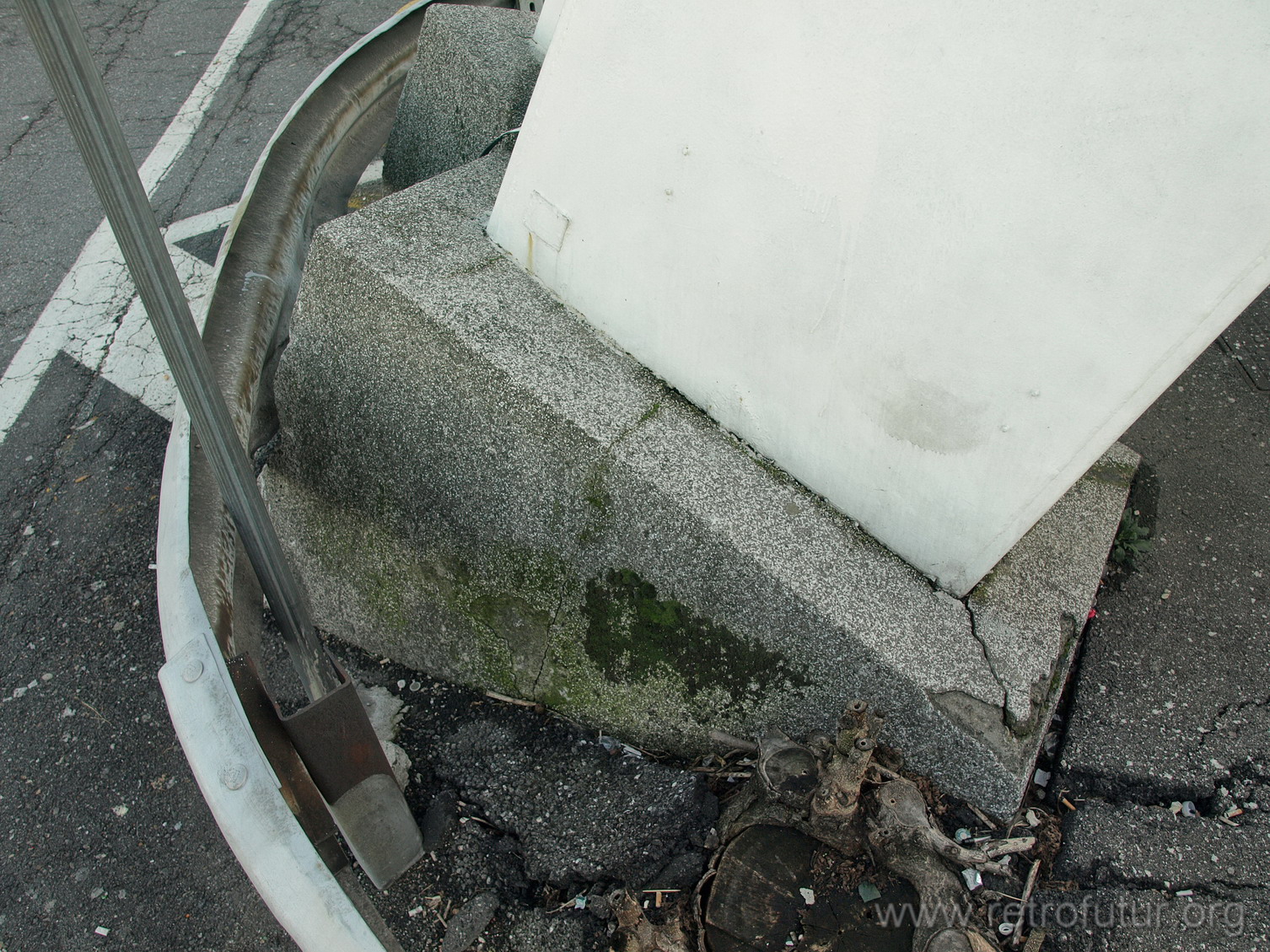Lainate 2008 : Betonfundamet eines Bogenpylons