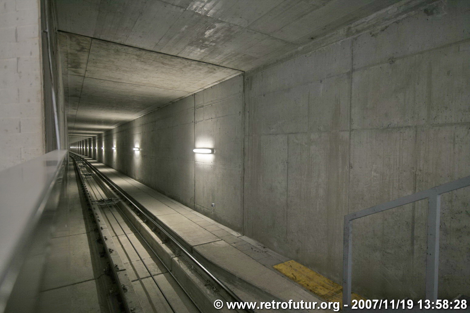 First cut & cover tunnel : View from the platform into the tunnel