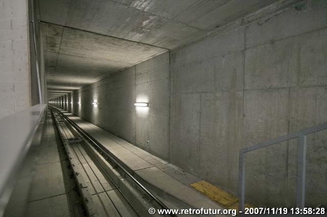 First cut & cover tunnel : View from the platform into the tunnel