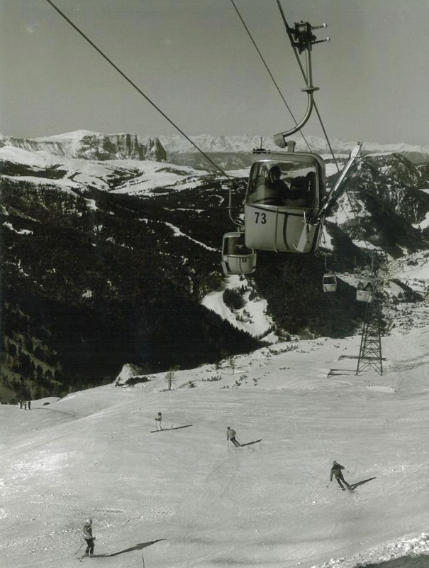 Gereration 3: Vierer Gondelbahn / Agudio (157.26 KByte) Wolkenstein (BZ) / Korblifte Dantercepies und Ciampinoi : Gereration 3: Vierer Gondelbahn / Agudio