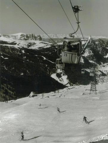Gereration 3: Vierer Gondelbahn / Agudio (27.62 KByte) Wolkenstein (BZ) / Korblifte Dantercepies und Ciampinoi : Gereration 3: Vierer Gondelbahn / Agudio