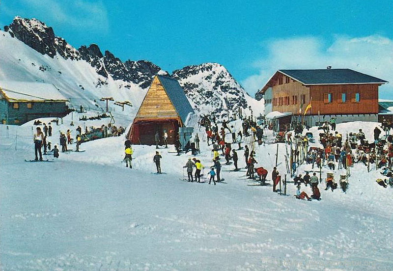 Passo Tonale (TN) / Cestovia Cady e Cestovia Presena : La partenza degli ormai smantellati skilift estivi Graffer. A sinistra l'arrivo della Cestovia Presena