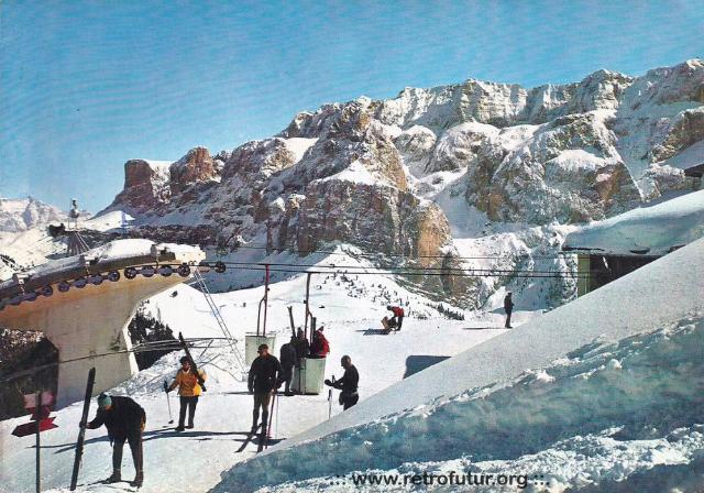 Wolkenstein (BZ)  / Korblifte Dantercepies und Ciampinoi : Ankunft an de Bergstation Ciampinoi im Winter