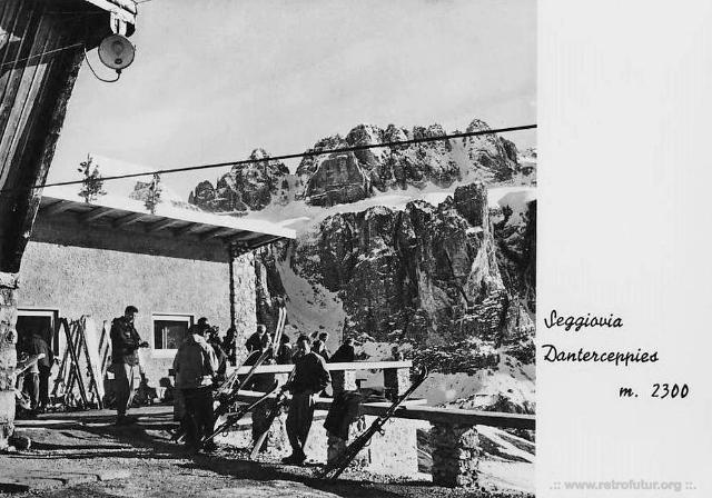 Wolkenstein (BZ)  / Korblifte Dantercepies und Ciampinoi : Bergstation Einser Sessellift