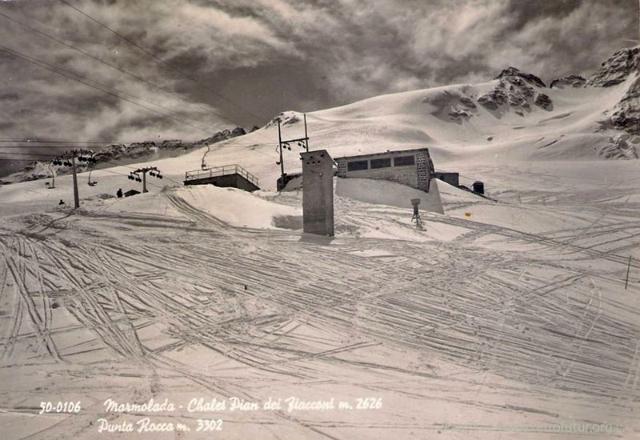 Penia (TN)  / Cestovia  Fedaia - Pian Fiacconi : Marmolada - Chalet Pian dei Fiacconi m.2626 e Punta Rocca m.3302:
Rara cartolina con ambedue le seggiovie del 1946 e del 1963.