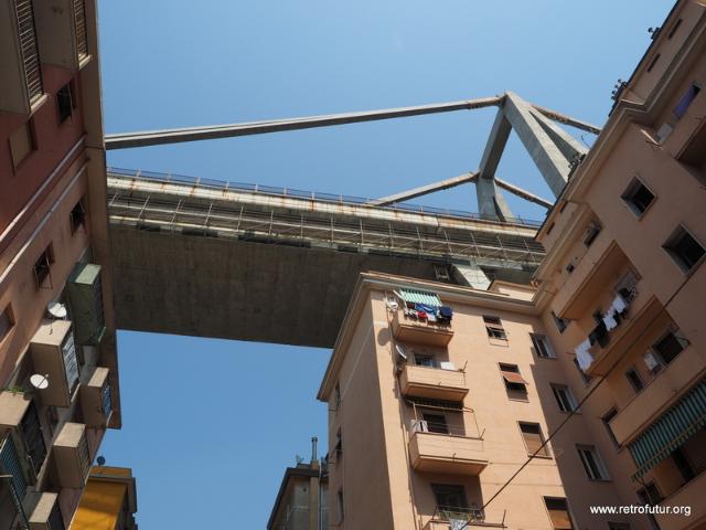 The Bridge spans over a highly urbanized suburb of Genova at a height of 45m. This section was not affected by the collapse. (43.08 KByte) Foto Documentation August 2015 : The Bridge spans over a highly urbanized suburb of Genova at a height of 45m. This section was not affected by the collapse.