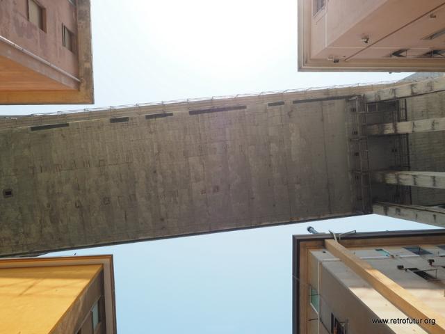The Bridge spans over a highly urbanized suburb of Genova at a height of 45m. This section (between pylons 10 and 11) was not affected by the August 2018 collapse. (32.49 KByte) Foto Documentation August 2015 : The Bridge spans over a highly urbanized suburb of Genova at a height of 45m. This section (between pylons 10 and 11) was not affected by the August 2018 collapse.