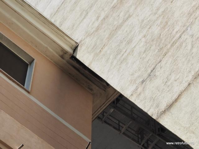 The Morandi Polcevera passes right through the homes. Pylon number 10 did not collapse on August 14, 2018 (38.27 KByte) Foto Documentation August 2015 : The Morandi Polcevera passes right through the homes. Pylon number 10 did not collapse on August 14, 2018