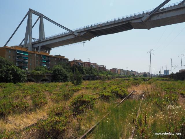 The section of Morandi Polcevera bridge which collapsed on August 14, 2018. Here it crosses a disused railway yard, but also the residential buildings on the left. The left tower (number 10) did not collapse, hence probably saving many lives in the build (55.33 KByte) Foto Documentation August 2015 : The section of Morandi Polcevera bridge which collapsed on August 14, 2018. Here it crosses a disused railway yard, but also the residential buildings on the left. The left tower (number 10) did not collapse, hence probably saving many lives in the build