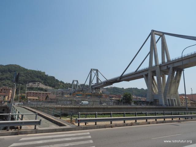Polcevera river and Morandi Bridge. All three A-Type pylons, numbered 9,10 and 11 from right to left are visible. August 2015 (37.78 KByte) Foto Documentation August 2015 : Polcevera river and Morandi Bridge. All three A-Type pylons, numbered 9,10 and 11 from right to left are visible. August 2015