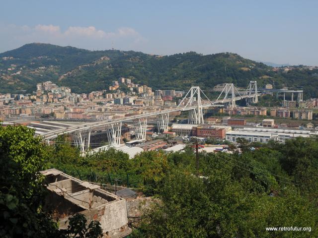 Foto Documentation August 2015 : The leftmost (9) of the three A-type pylon collapsed on August 14, 2018. By miracle the other two (10,11) remained in place which is likely to have saved many lives in the buildings and roads underneath