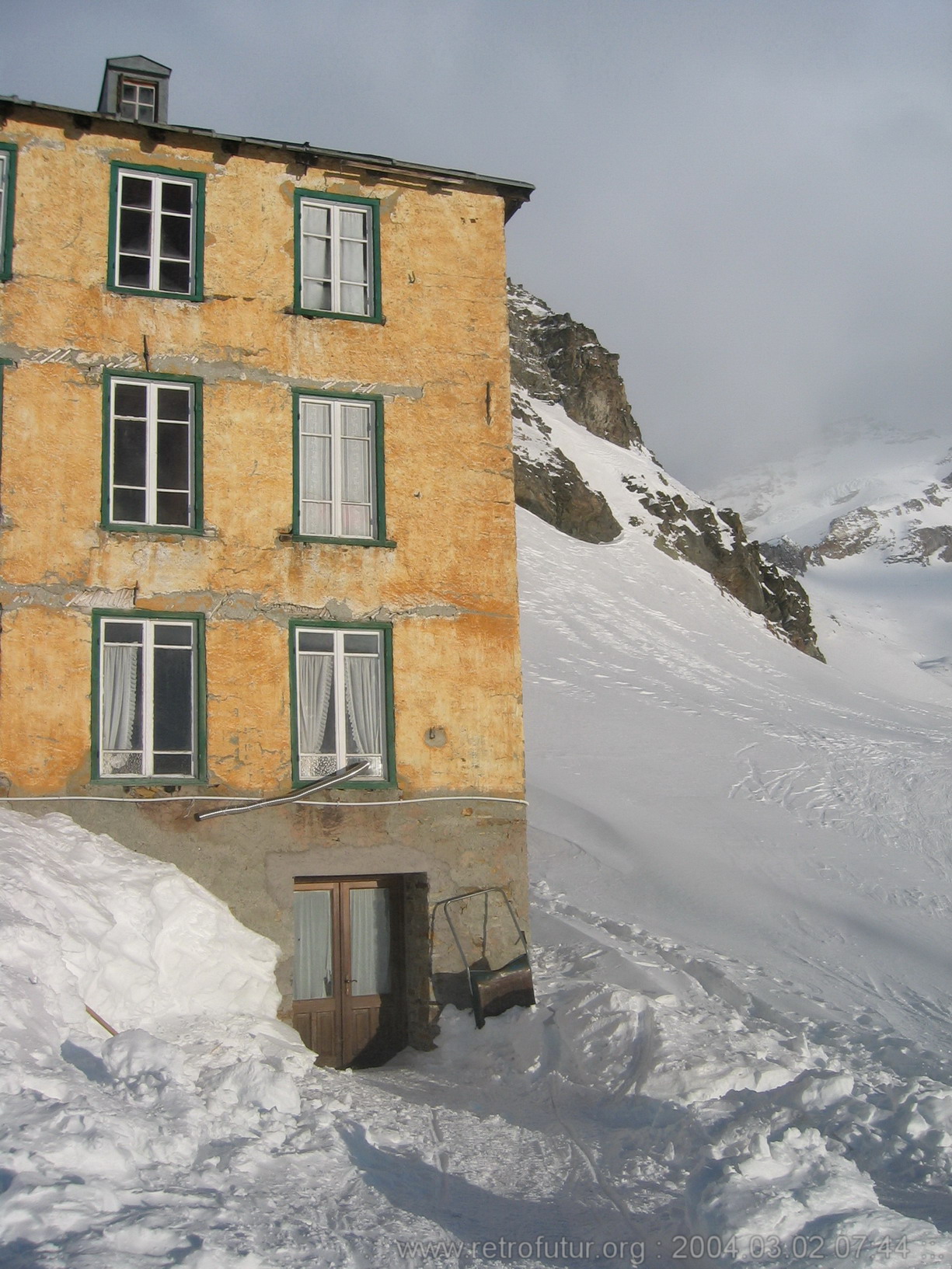 Rifugio Guglielmina (1878 - 2011) - Alagna : gugliemina_008_2004.03.02 07-44.JPG