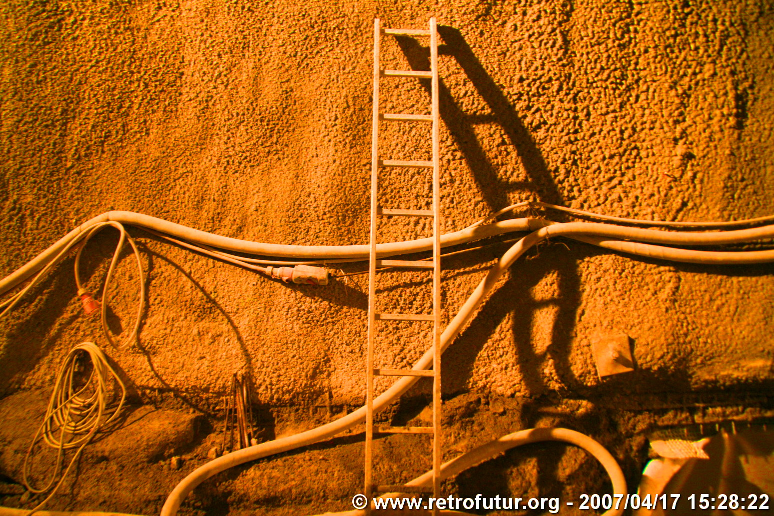Steep tunnel : Temporarely wall infrastructures