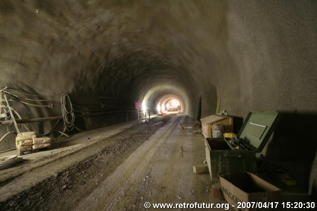 Half way (38.54 KByte) Steep tunnel : Half way