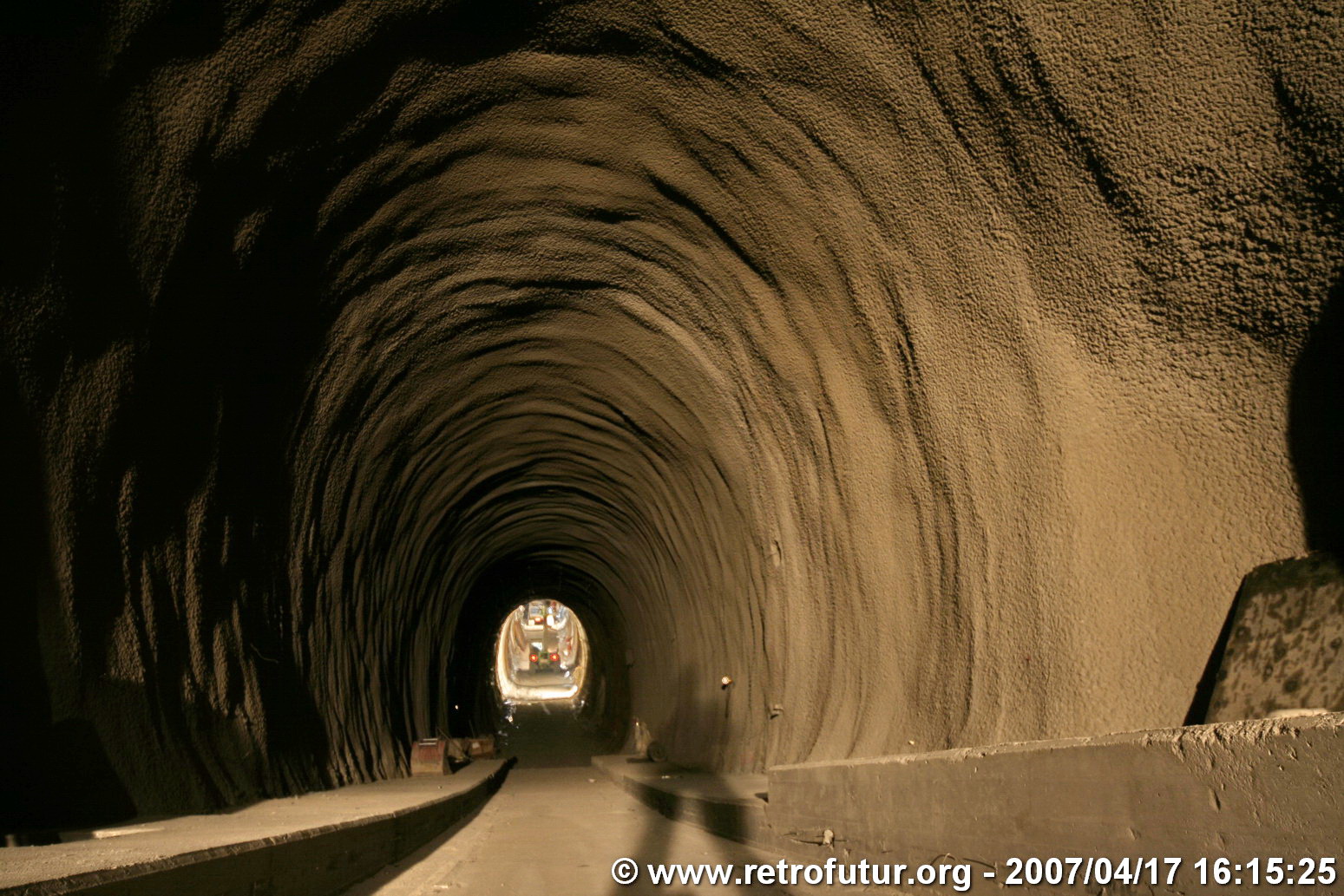 Steep tunnel : As the tunnel climbs steeper: View back downto the deepest point of the line.