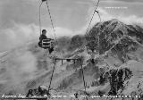Le seggiovie e la cestovia del Monte Camino : Escursionisti sulla prima leggera seggiovia intorno al 1955