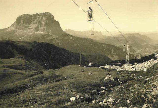 Wolkenstein (BZ)  / Korblifte Dantercepies und Ciampinoi : Gleich ist die Bergstation erreicht