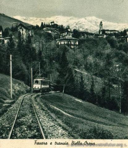 La tramvia Biella - Oropa : Vista su Favaro ed un tram in salita
